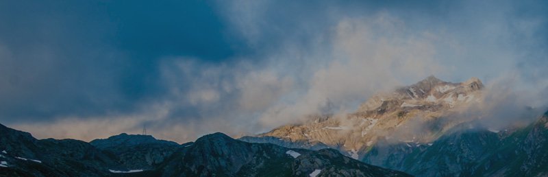 img_banner-thin_mountains